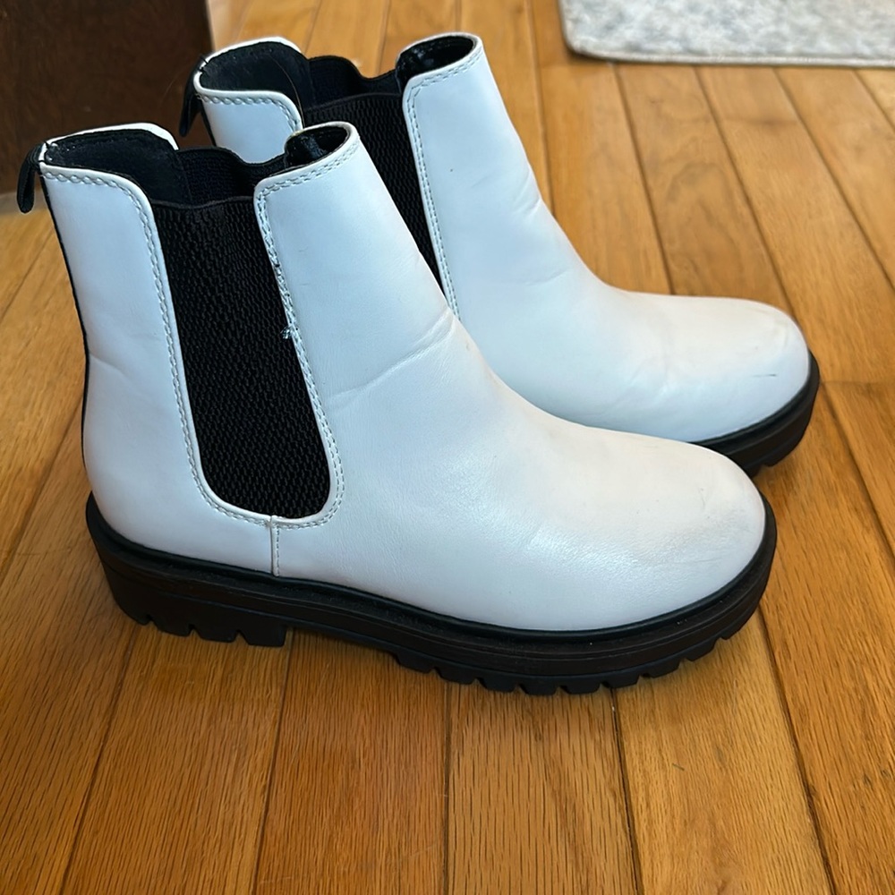 Chelsea boots